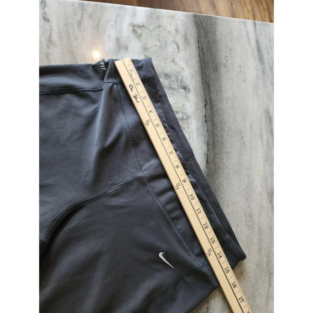 Nike Dri-FIT Womens Gray Capri Athletic Pants Wide Leg Crop Yoga Size M